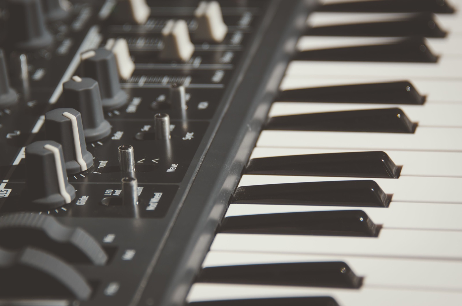 Front panel knobs